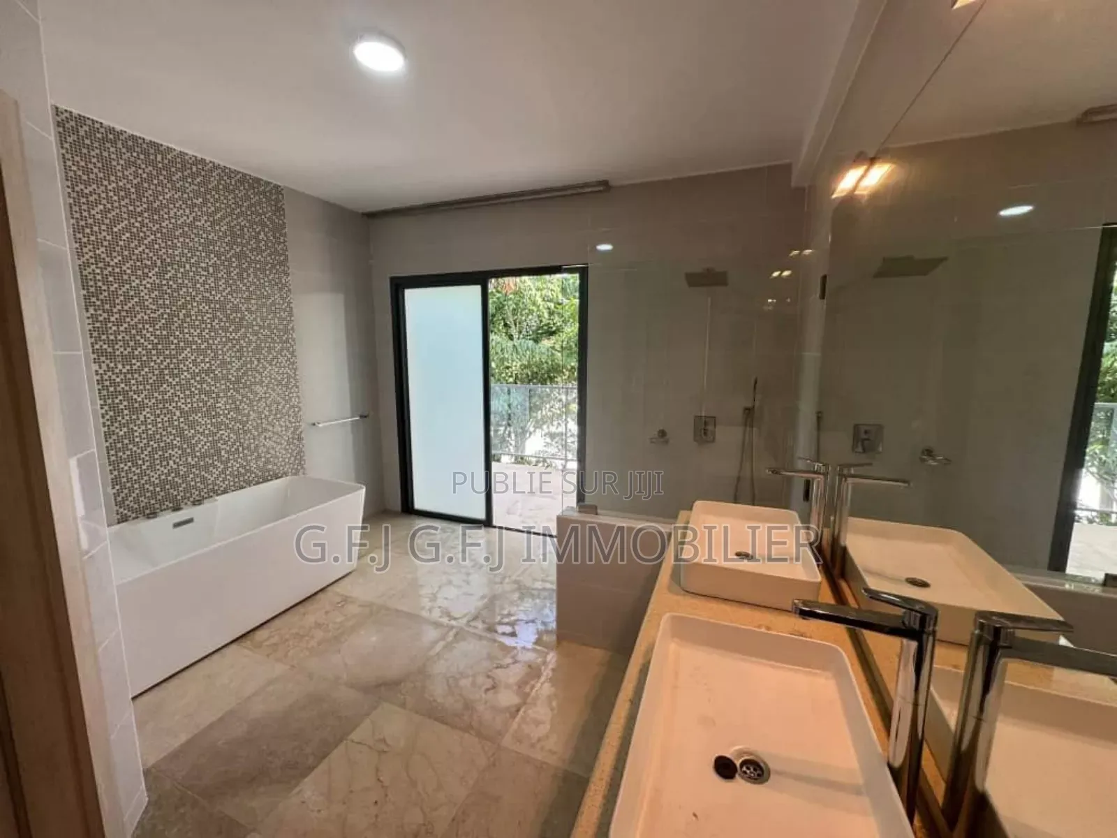 5chbre Duplex dans G.F.J Immobilier, Cocody à Vendre