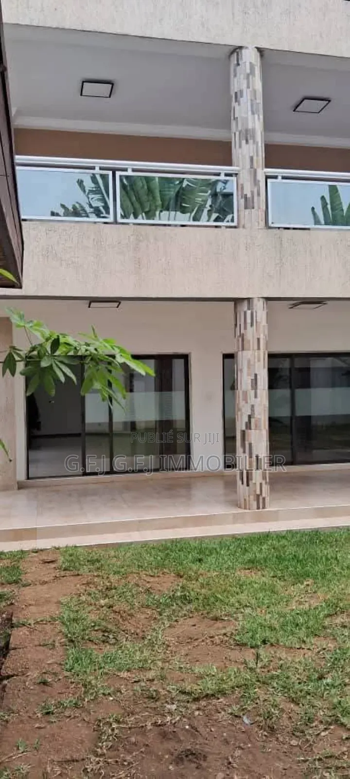 7chbre Duplex dans G.F.J Immobilier, Cocody à Louer