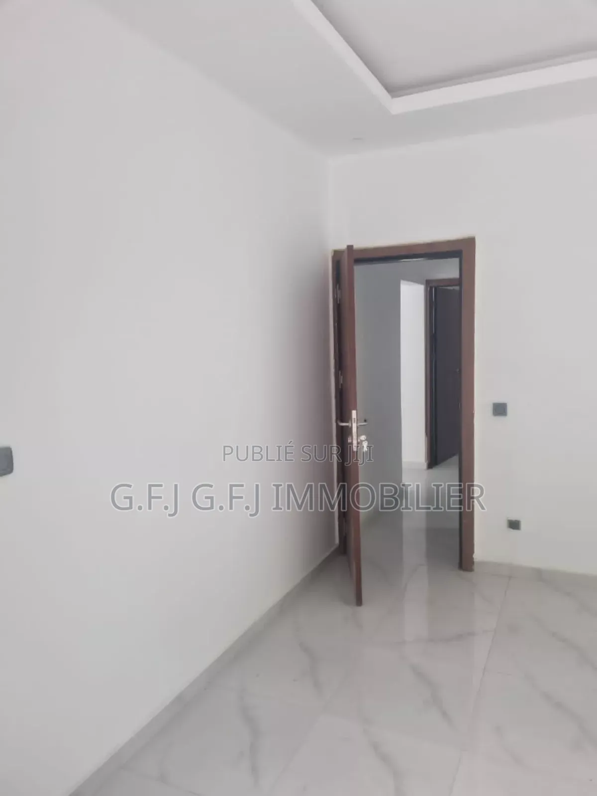 3chbre Appartement dans G.F.J Immobilier, Cocody à Louer
