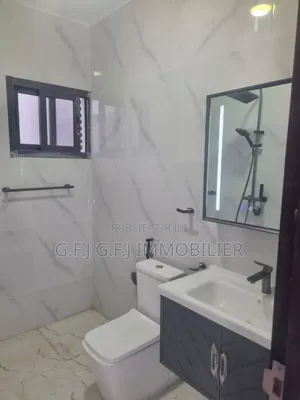 3chbre Appartement dans G.F.J Immobilier, Cocody à Louer