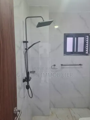 3chbre Appartement dans G.F.J Immobilier, Cocody à Louer