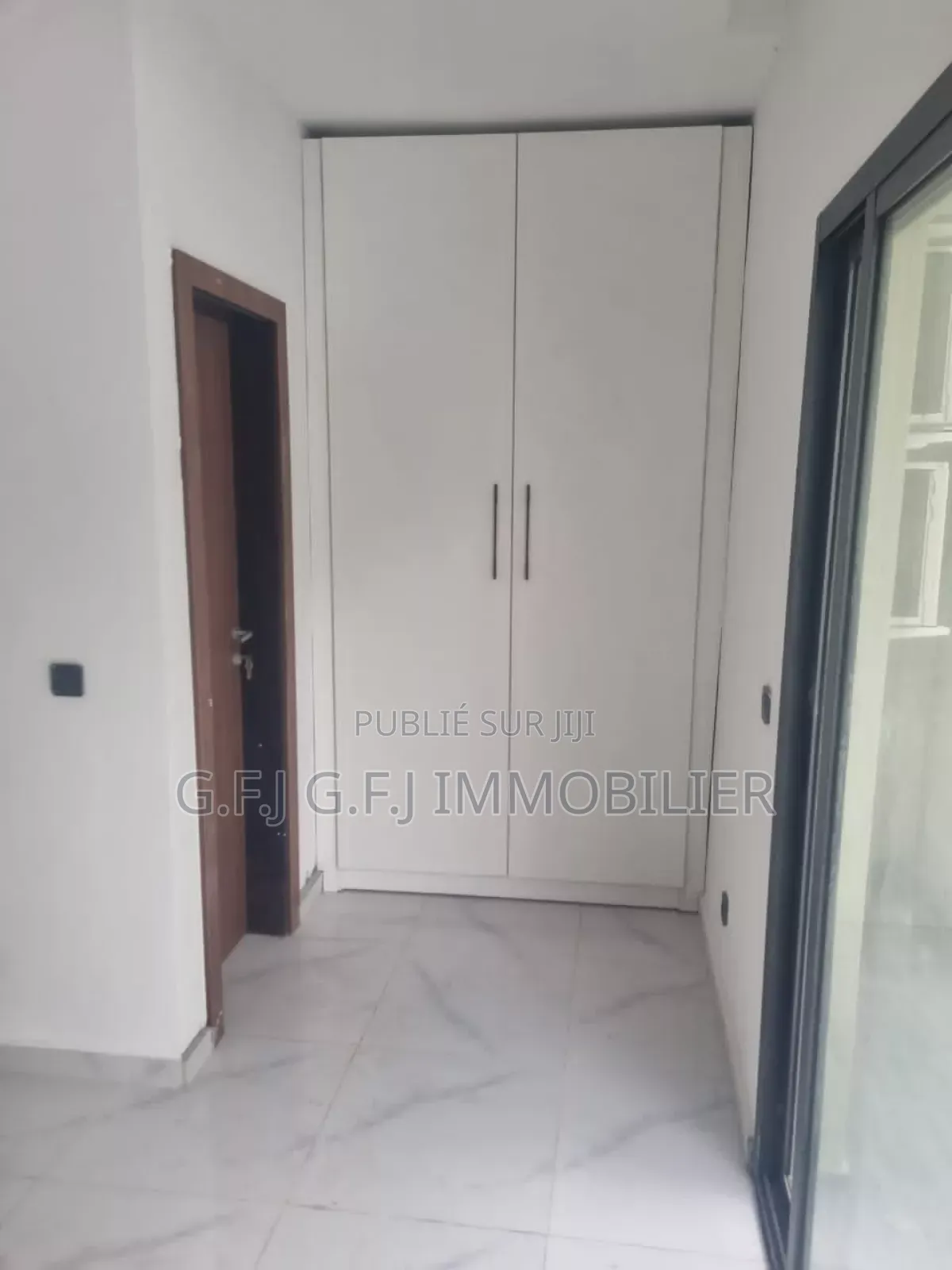 3chbre Appartement dans G.F.J Immobilier, Cocody à Louer