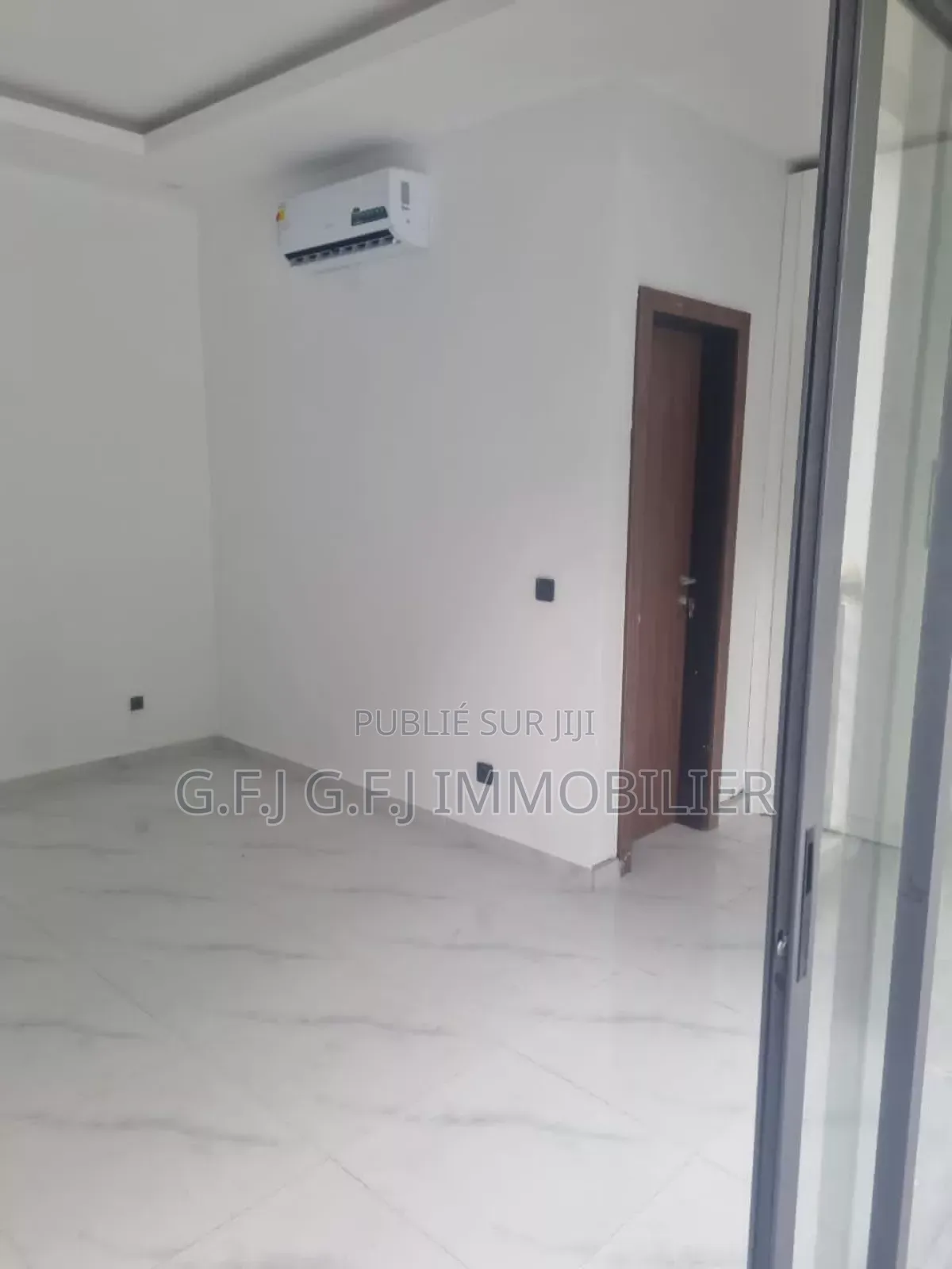 3chbre Appartement dans G.F.J Immobilier, Cocody à Louer