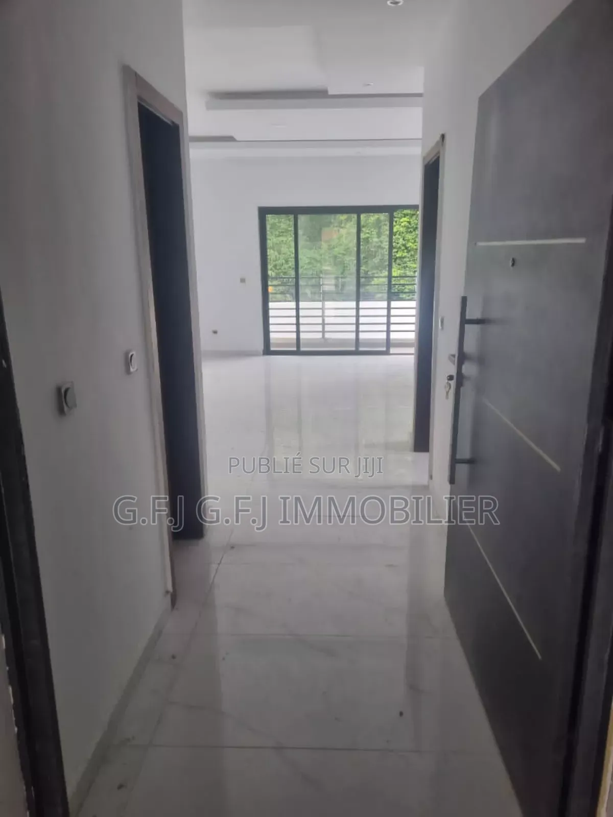 3chbre Appartement dans G.F.J Immobilier, Cocody à Louer