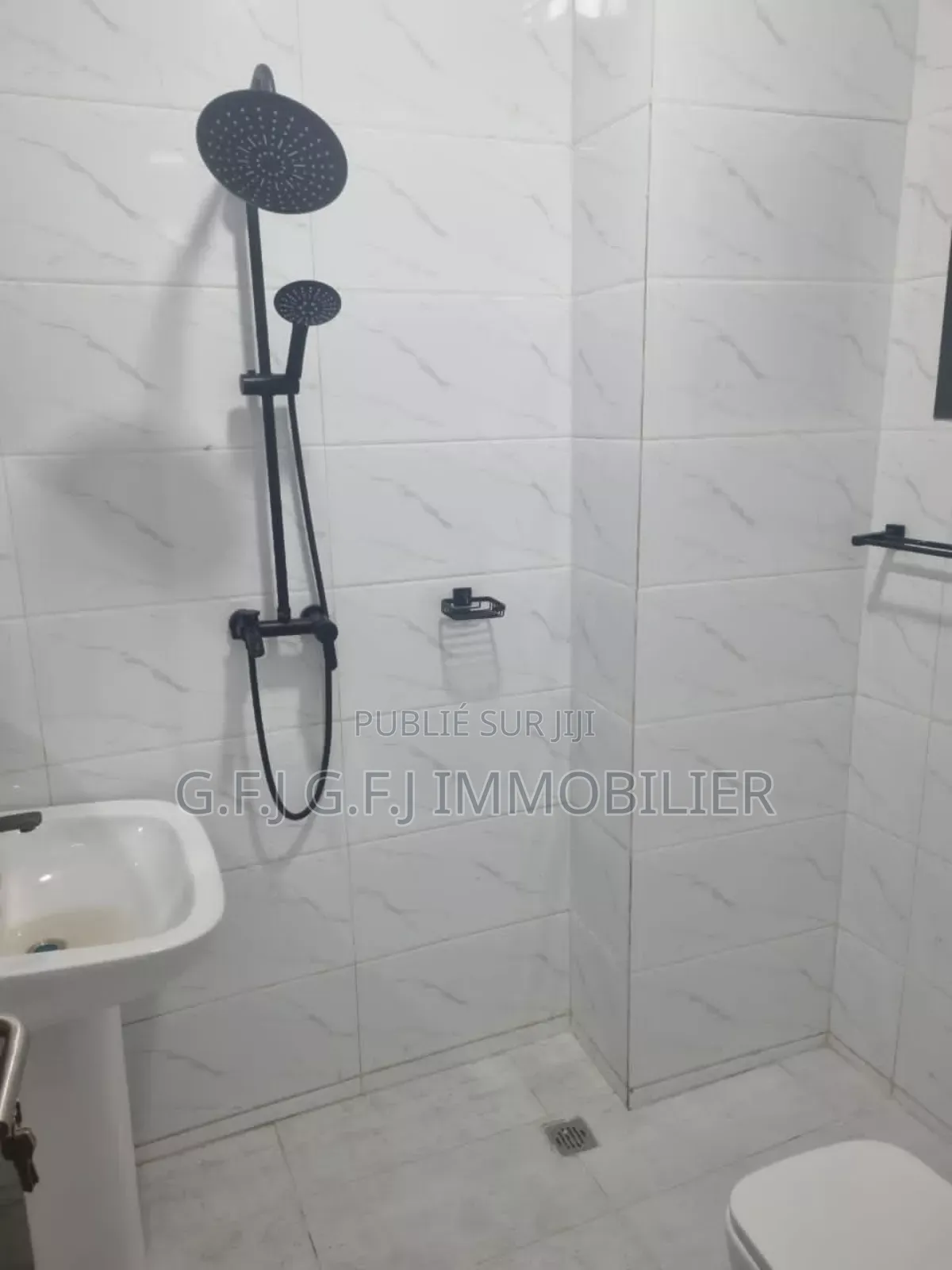 3chbre Appartement dans G.F.J Immobilier, Cocody à Louer