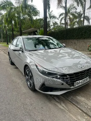 Photo - Hyundai Elantra 2021 Argenté