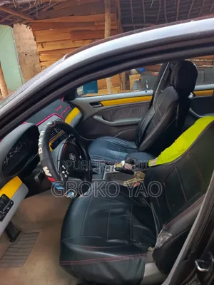 Photo - BMW 318i 1995 Noir Mat