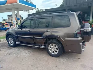 Photo - Mitsubishi Pajero 2020 Marron