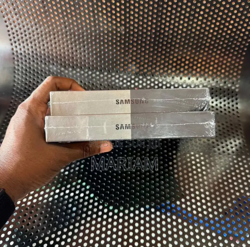 New Samsung Galaxy Z Fold3 5G 256 GB Autre