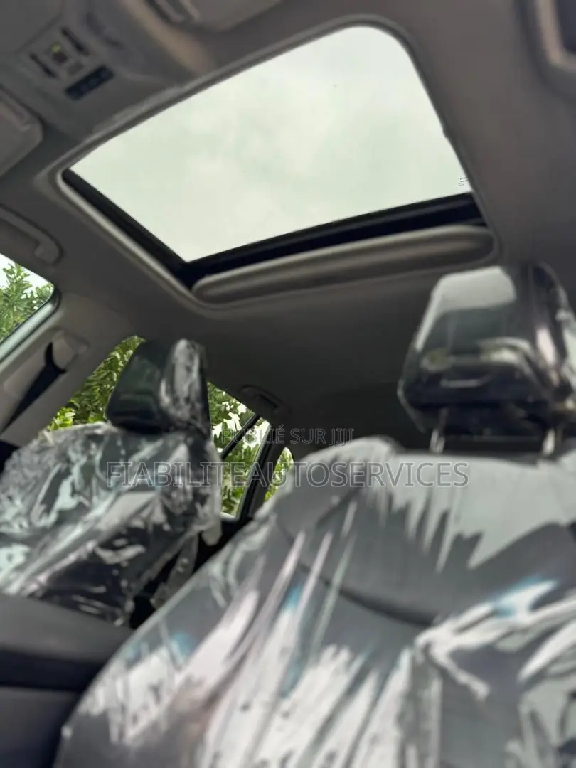 Toyota RAV4 XLE 2021 Gris