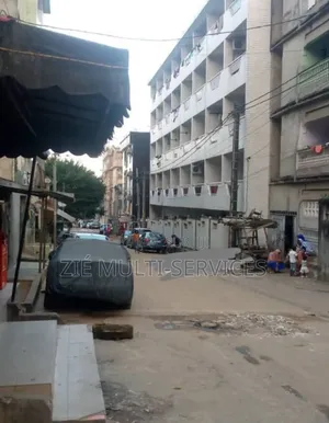 20chbre Blocs d'appartements dans Zié Multi-Service, Yopougon à Vendre