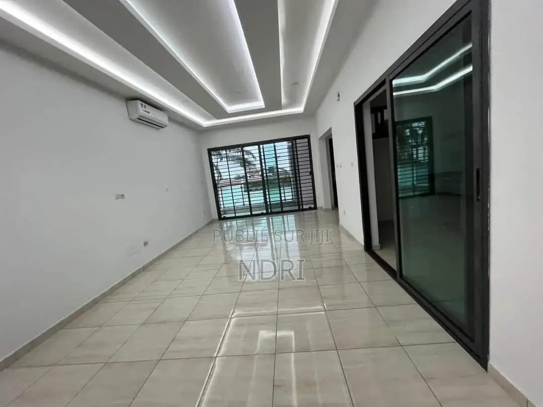 4chbre Appartement dans Building House, Deux Plateaux à Louer