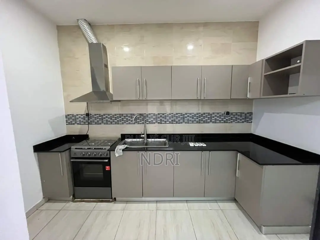 4chbre Appartement dans Building House, Deux Plateaux à Louer