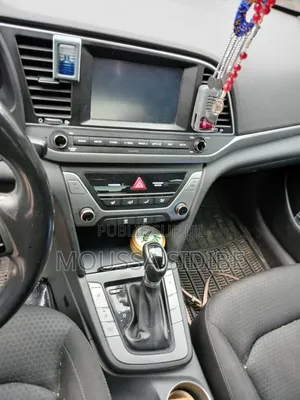 Hyundai Elantra 2018 Gris