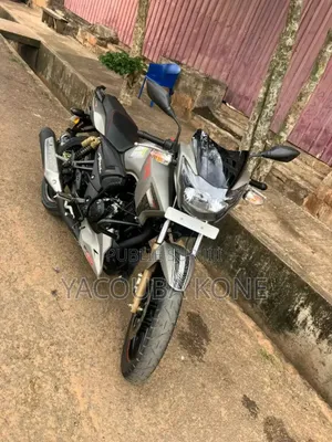 Neuf TVS Apache 180 RTR 2023 Gris