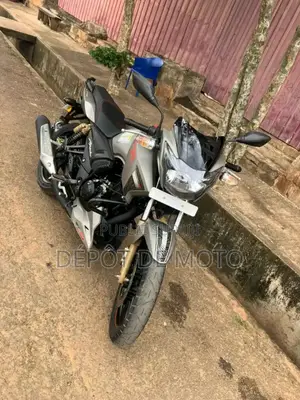 Neuf TVS Apache 180 RTR 2023 Gris
