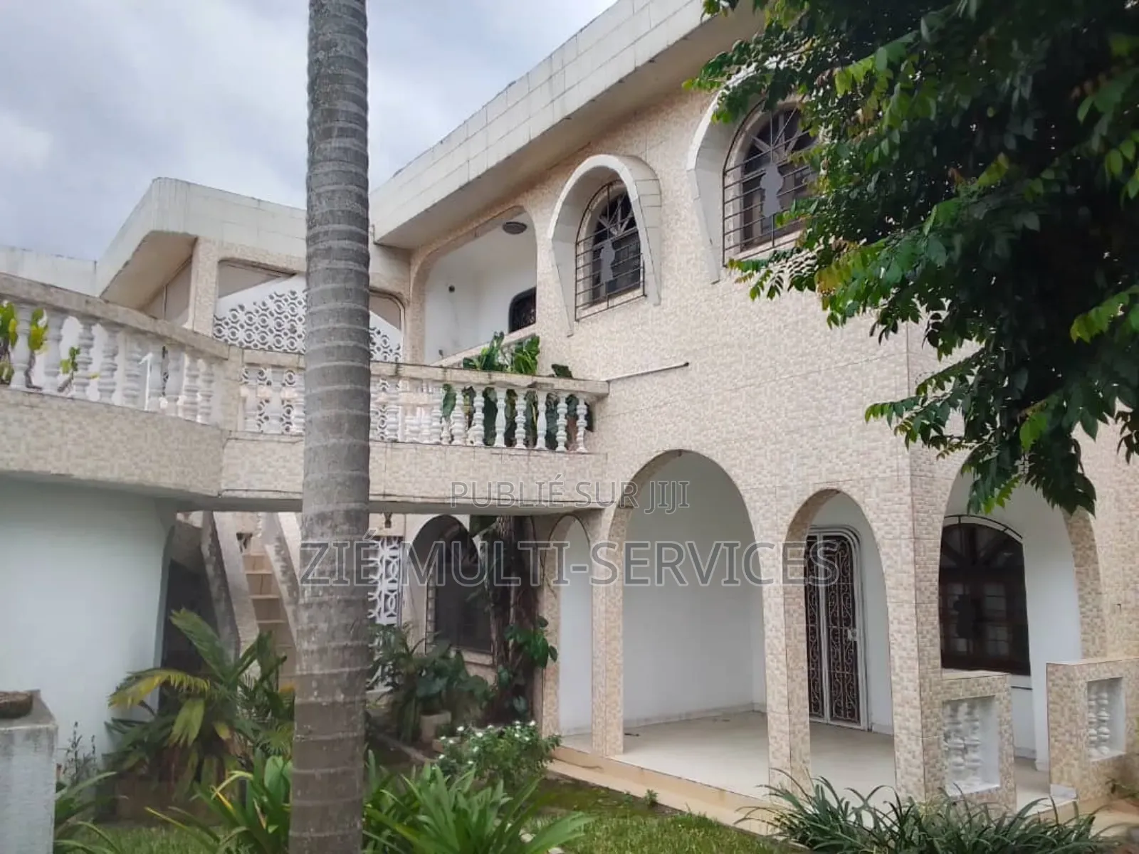 5chbre Duplex dans Zié Multi-Service, Deux Plateaux à Vendre