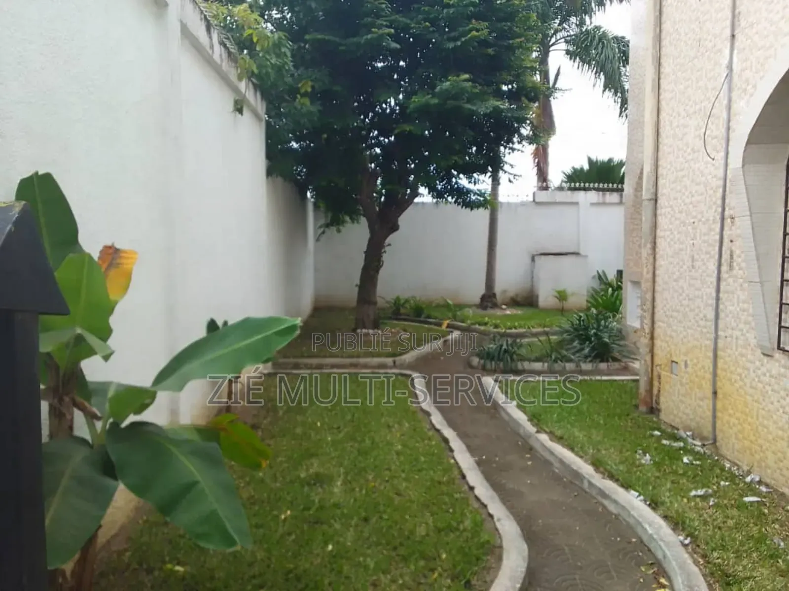 5chbre Duplex dans Zié Multi-Service, Deux Plateaux à Vendre