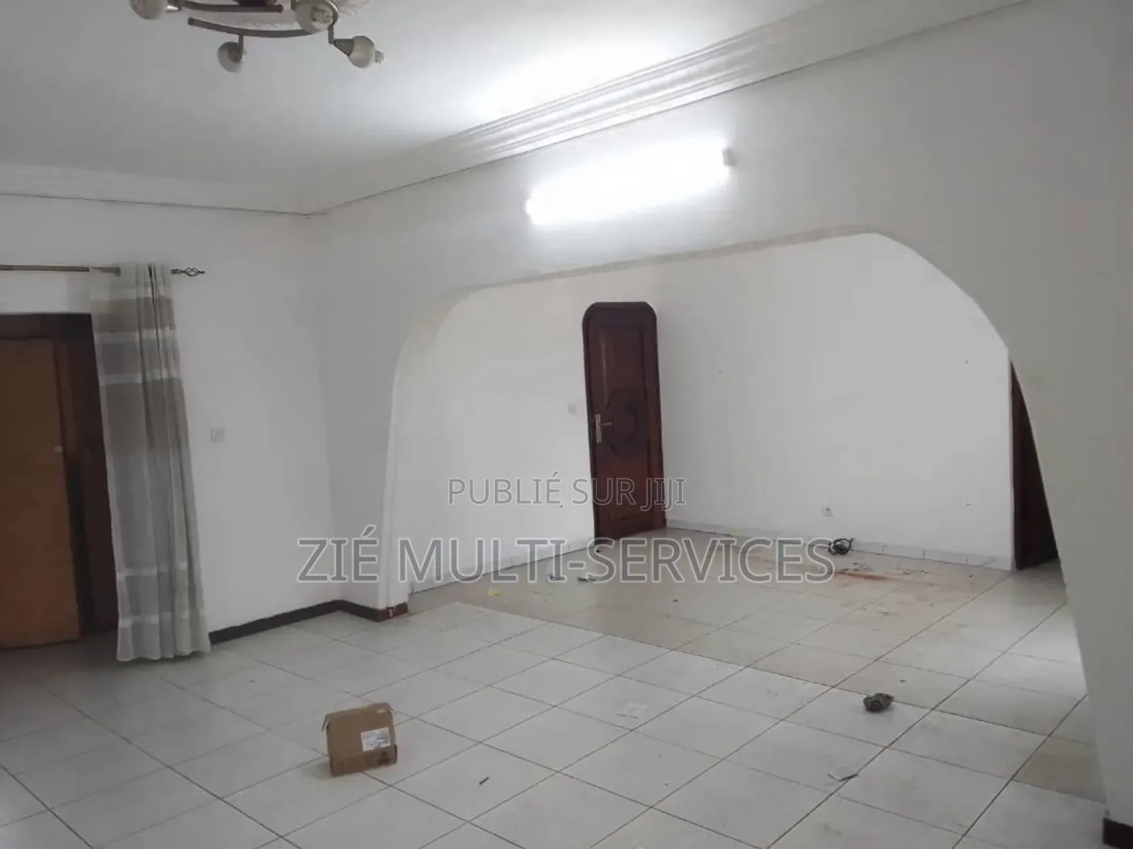 5chbre Duplex dans Zié Multi-Service, Deux Plateaux à Vendre