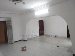 5chbre Duplex dans Zié Multi-Service, Deux Plateaux à Vendre