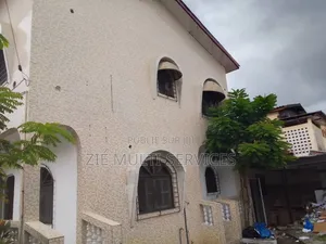 5chbre Duplex dans Zié Multi-Service, Deux Plateaux à Vendre