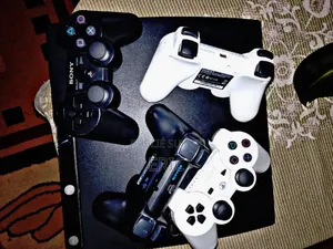 Ps3 + 4 Manettes + 8 Jeux