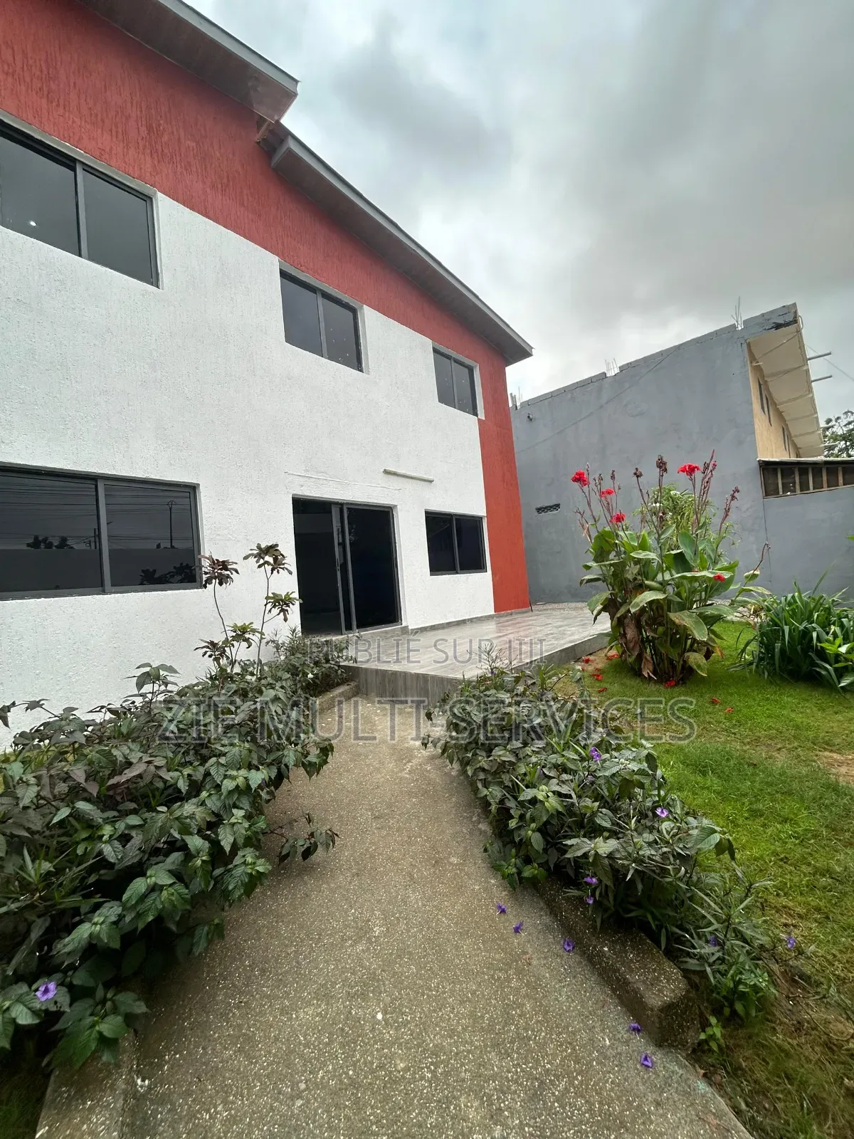 9chbre Duplex dans Zié Multi-Service, Cocody à Vendre