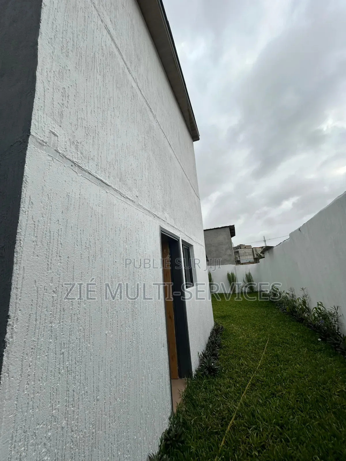 9chbre Duplex dans Zié Multi-Service, Cocody à Vendre