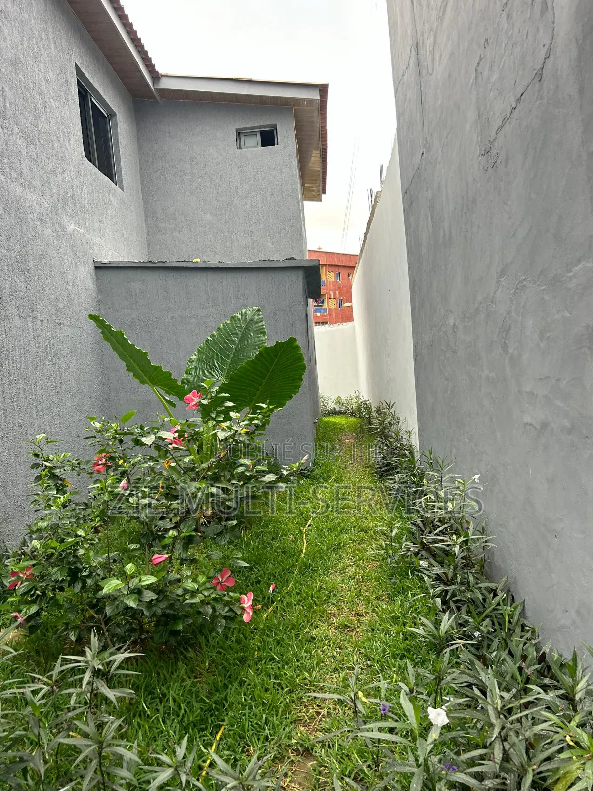 9chbre Duplex dans Zié Multi-Service, Cocody à Vendre