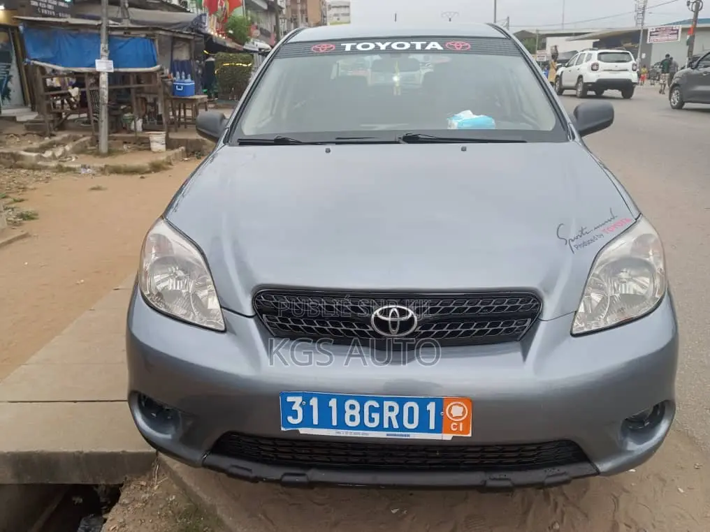 Toyota Matrix Hatchback AWD (1.8L 4cyl 4A) 2005 Bleu