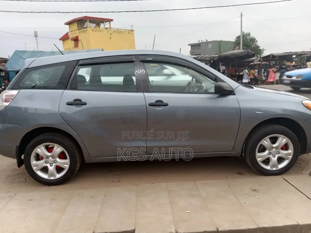 Toyota Matrix Hatchback AWD (1.8L 4cyl 4A) 2005 Bleu
