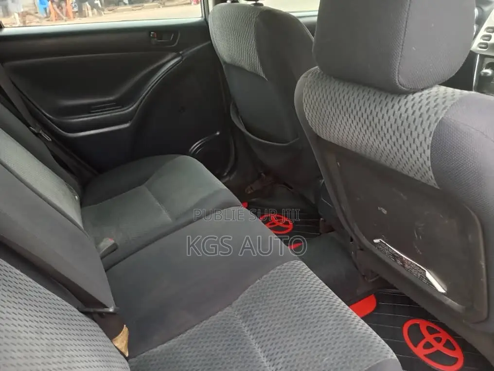 Toyota Matrix Hatchback AWD (1.8L 4cyl 4A) 2005 Bleu