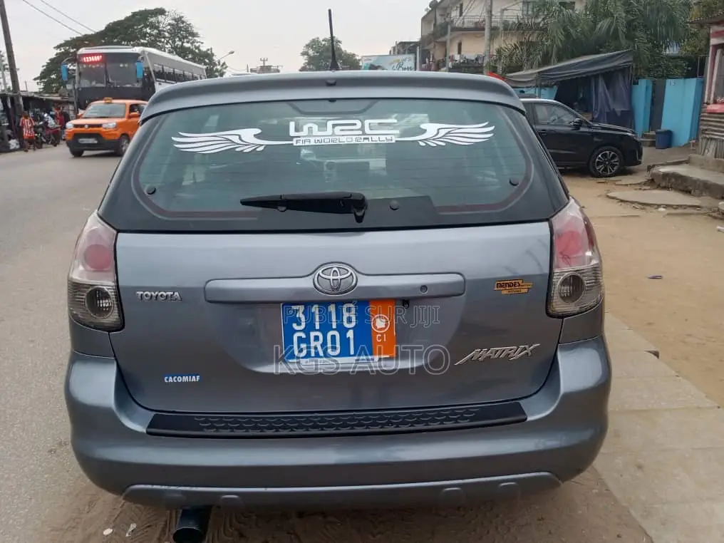 Toyota Matrix Hatchback AWD (1.8L 4cyl 4A) 2005 Bleu