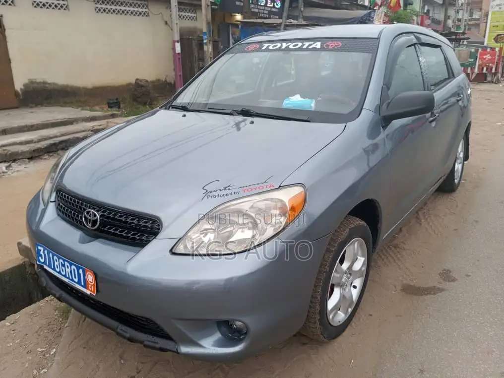 Toyota Matrix Hatchback AWD (1.8L 4cyl 4A) 2005 Bleu