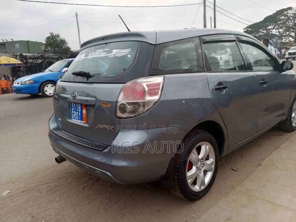 Toyota Matrix Hatchback AWD (1.8L 4cyl 4A) 2005 Bleu