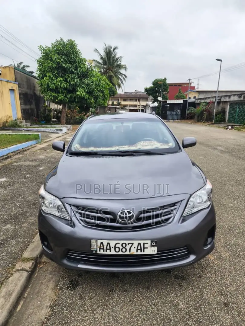 Toyota Corolla L 4dr Sedan (1.8L 4cyl 5M) 2012 Gris