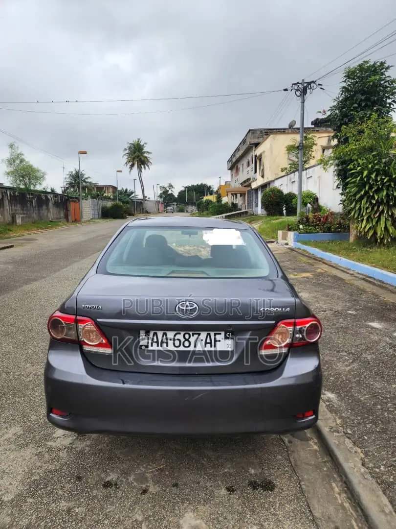 Toyota Corolla L 4dr Sedan (1.8L 4cyl 5M) 2012 Gris