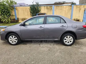 Toyota Corolla L 4dr Sedan (1.8L 4cyl 5M) 2012 Gris