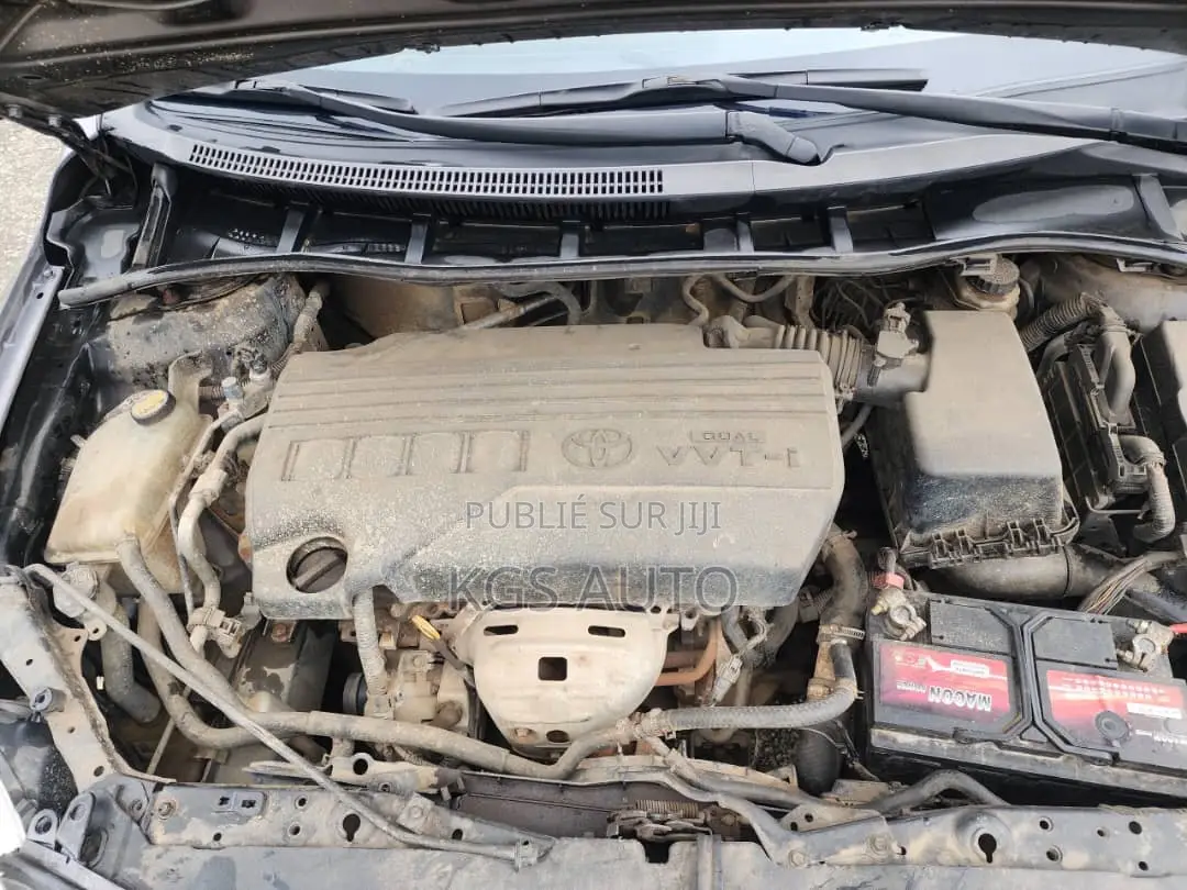 Toyota Corolla L 4dr Sedan (1.8L 4cyl 5M) 2012 Gris