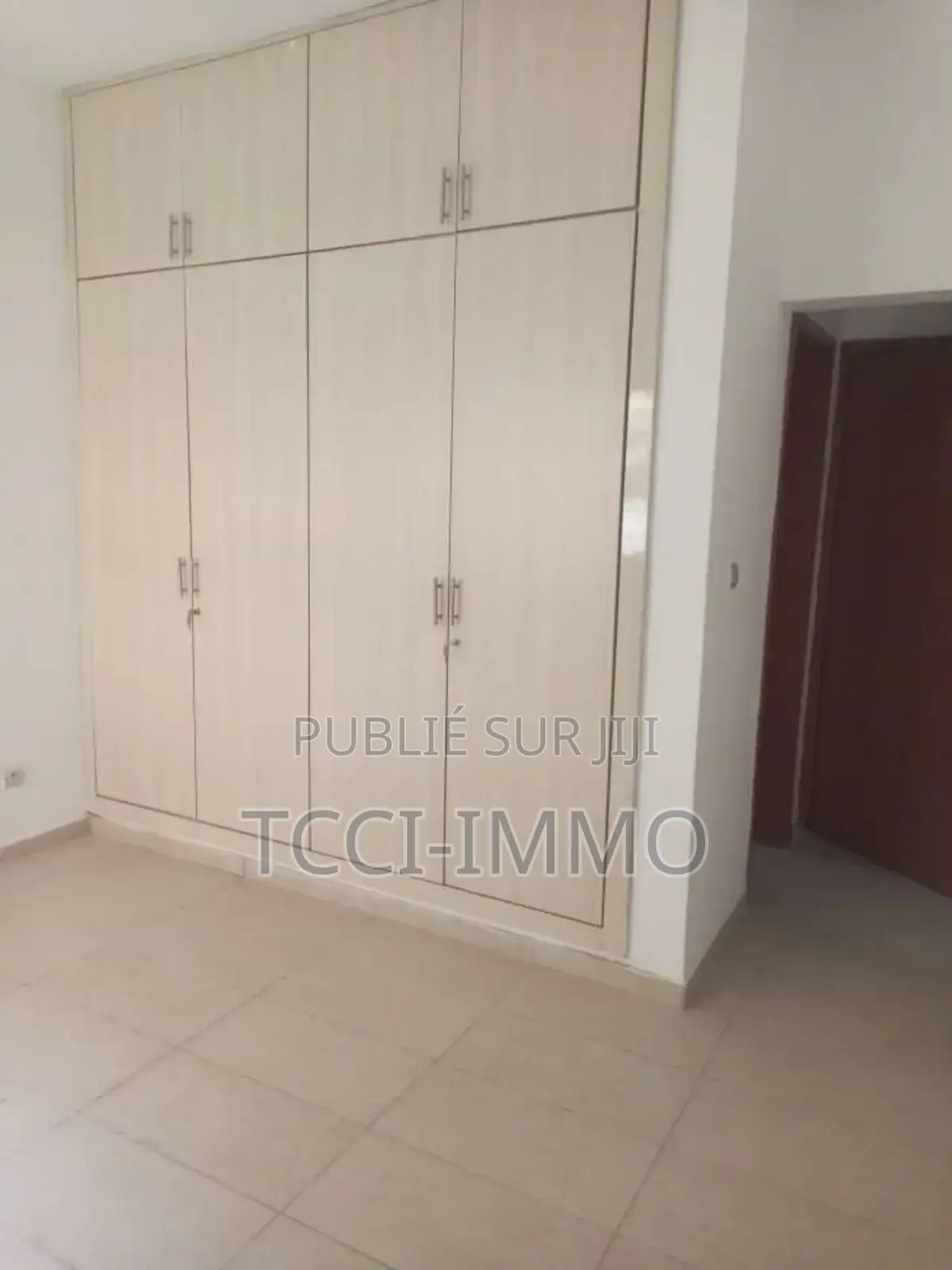 3chbre Appartement dans Tcci- Sarl, Cocody à Louer