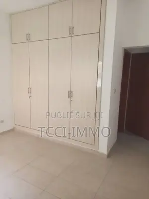 3chbre Appartement dans Tcci- Sarl, Cocody à Louer