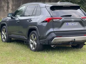 Toyota RAV4 Limited 2021 Bleu