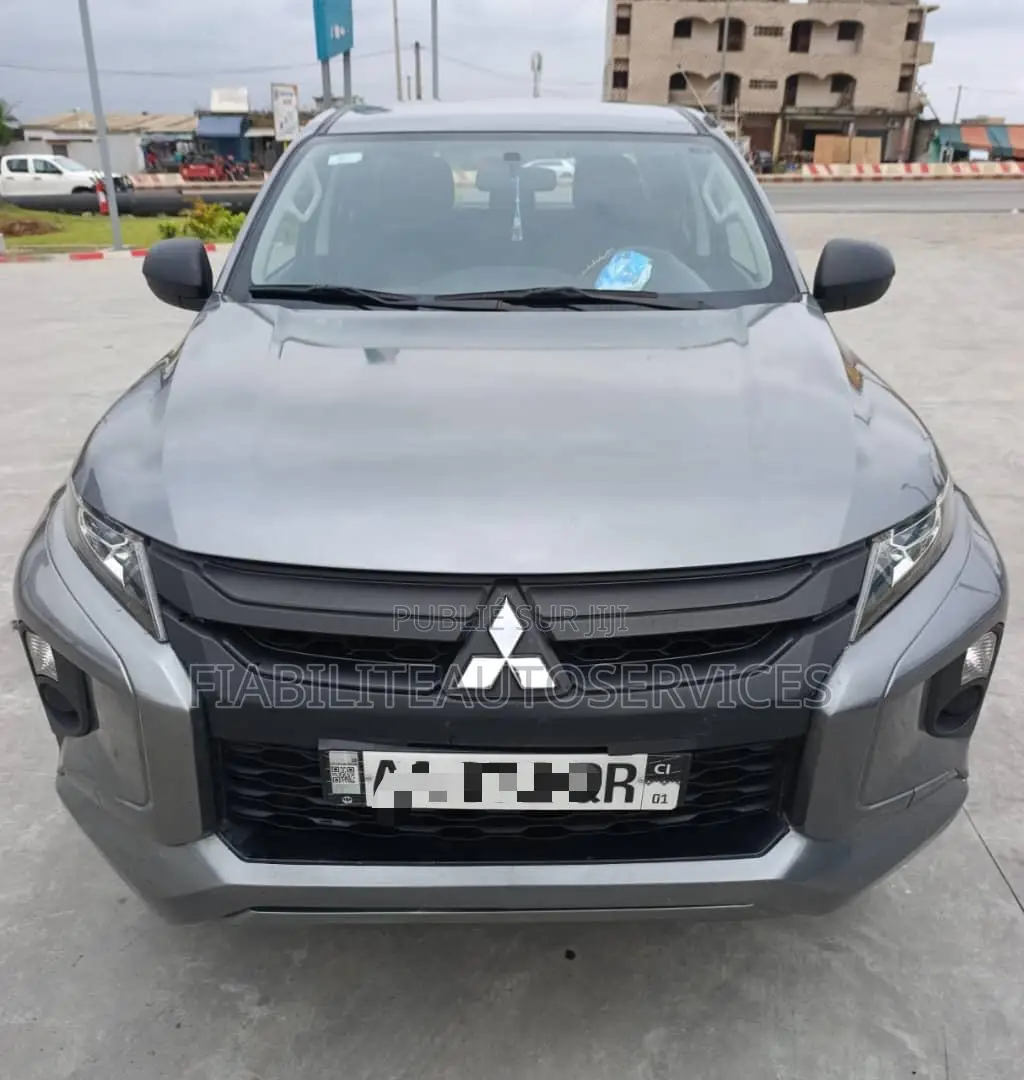 Mitsubishi L200 2023 Gris
