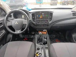 Mitsubishi L200 2023 Gris