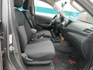 Mitsubishi L200 2023 Gris