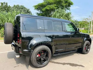 Land Rover Defender First Edition 2021 Noir