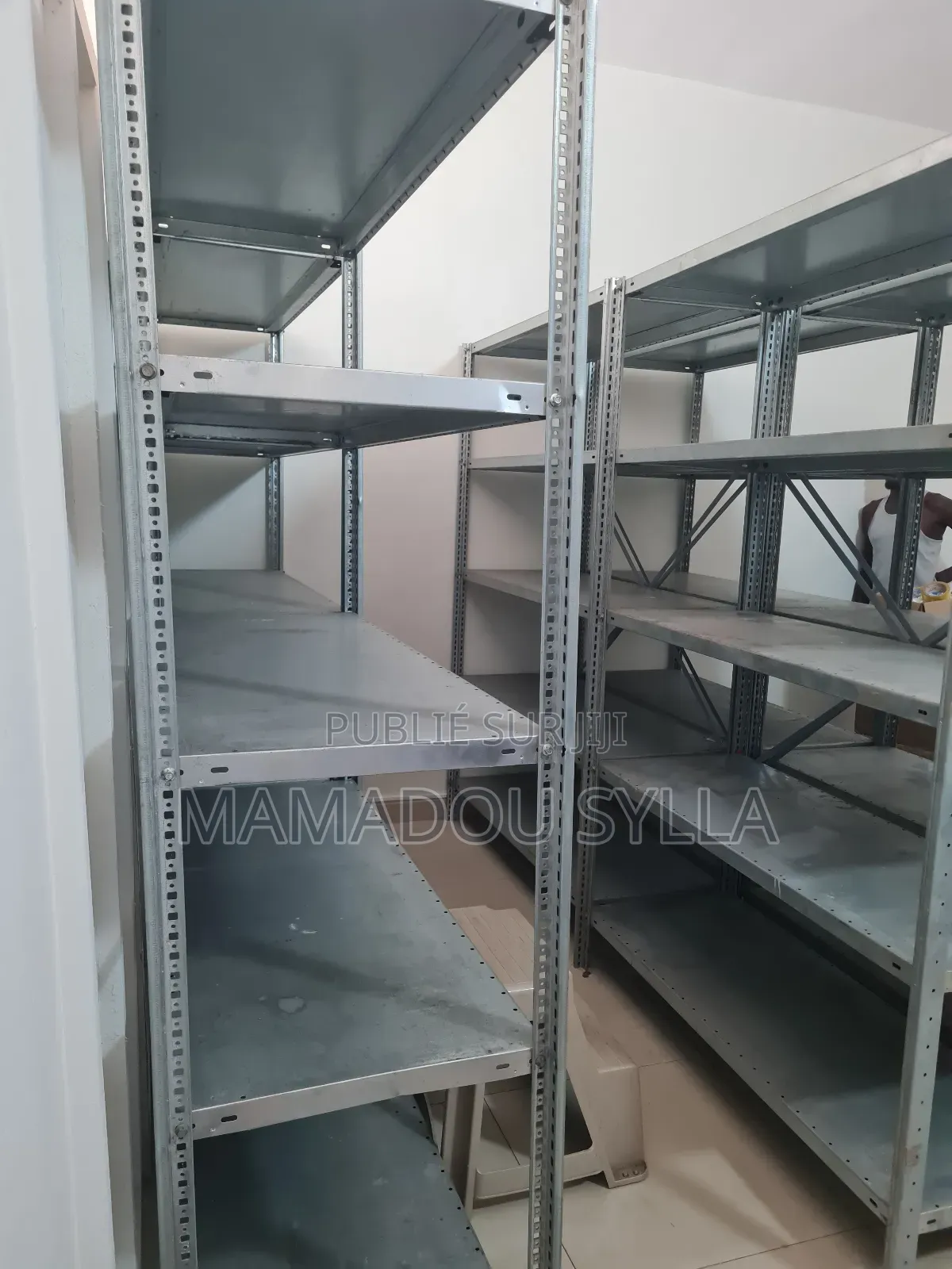 Étagères De Rangement Métallique