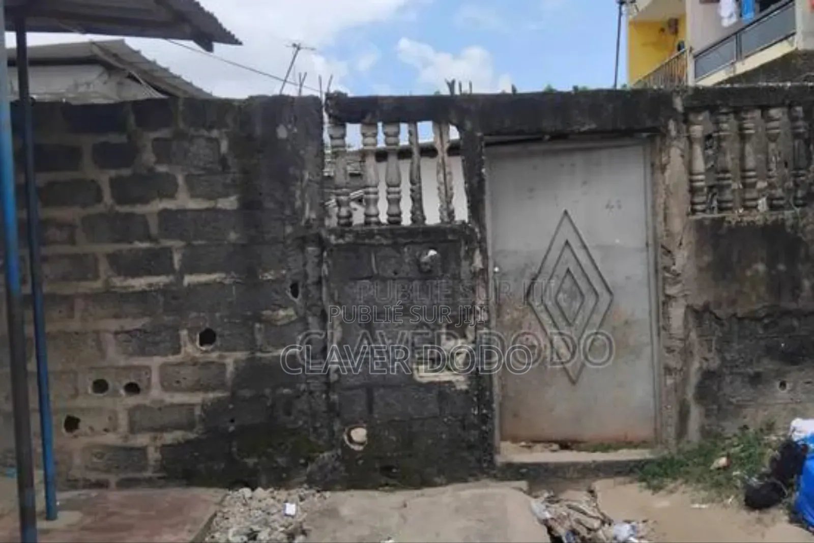 4chbre Villa dans Cité Aniegre, Yopougon à Vendre