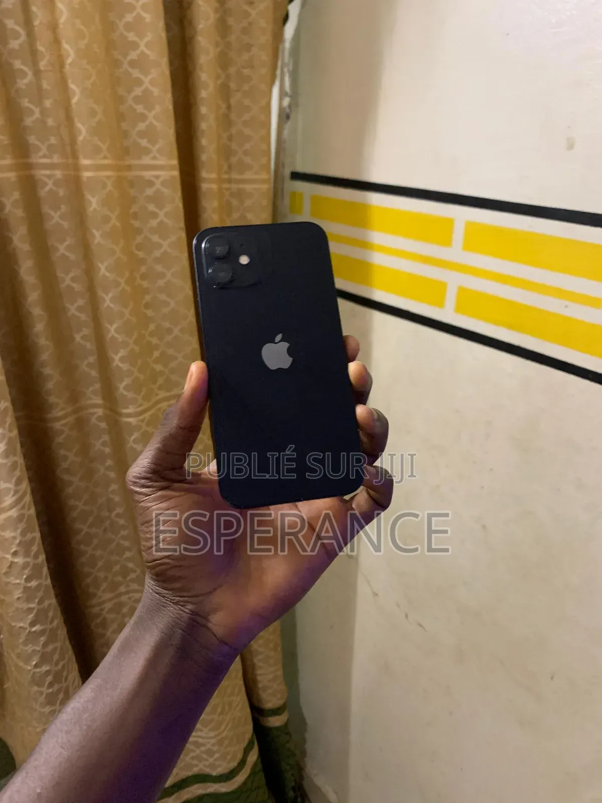 Apple iPhone 12 64 GB Noir