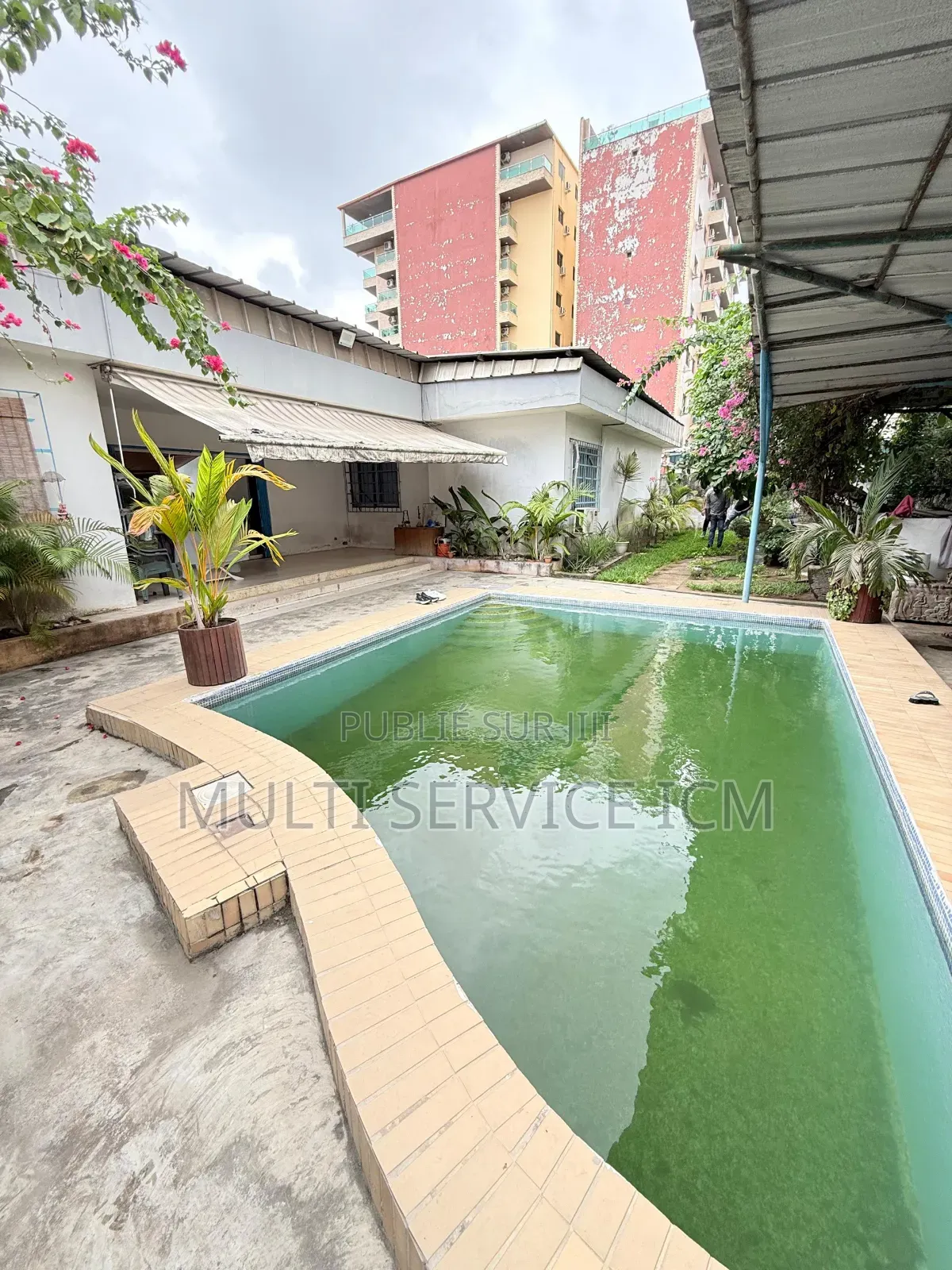 Vente d'Une Villa Avec Piscine À La Zone 4 Rue Lumière,
